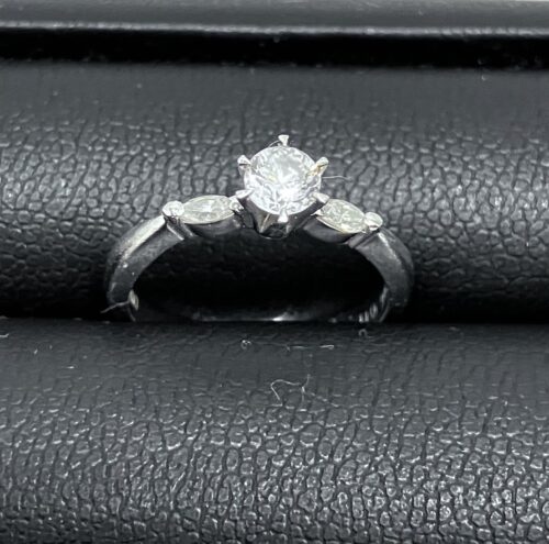 横浜市青葉区で『貴金属 プラチナ』の買取なら買取おりづる横浜こどもの国店にお任せください！