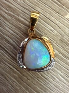 富士宮市で【宝石買取/富士宮市】宝石の高価買取なら買取おりづる マックスバリュエクスプレス富士今泉店へ