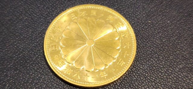 天皇陛下御在位60年記念 10万円金貨