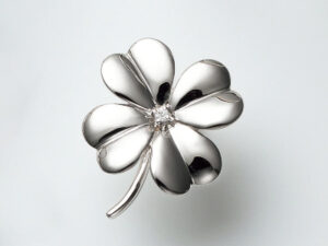 京セラジュエリーのブローチ