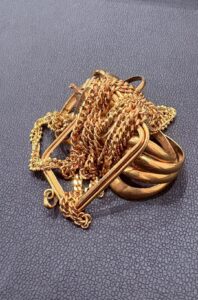 沼津市で【貴金属 買取 沼津】金・貴金属の高価買取なら買取おりづるマックスバリュ沼津沼北店へお任せください！！