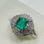 Pt900 エメラルド・宝石 ダイヤ付リング
