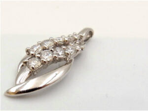 ホワイトゴールドのアクセサリー