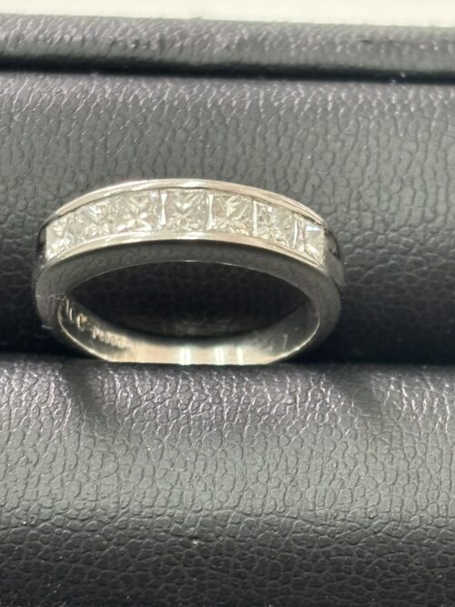 藤枝市で【プラチナ・金・インゴット・貴金属・アクセサリー】の買取なら買取おりづる藤枝駅前店にお任せください！