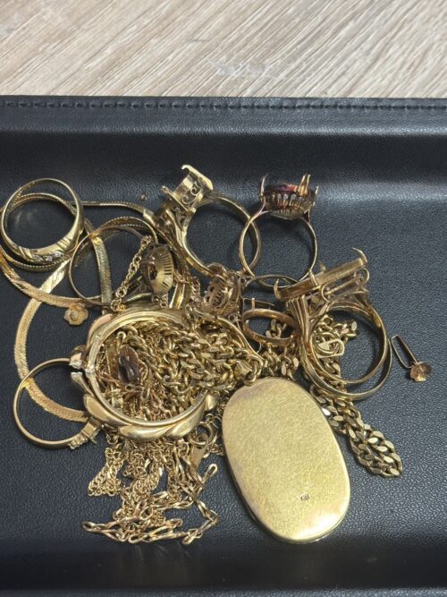 藤枝市で【金・インゴット・プラチナ・貴金属・アクセサリー】の買取なら買取おりづる藤枝駅前店にお任せください!