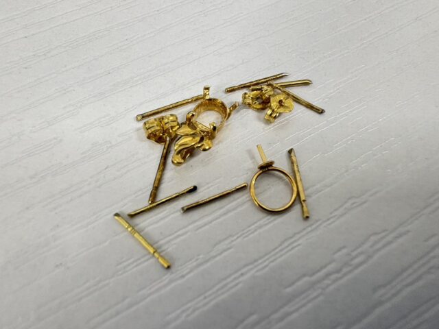 金 K18 ピアスシャフト部分 留め具 ネックレストップ 1.1g