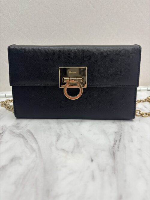 藤枝市で【フェラガモ・FERRAGAMO・ブランド品】の買取なら買取おりづる藤枝駅前店にお任せください!