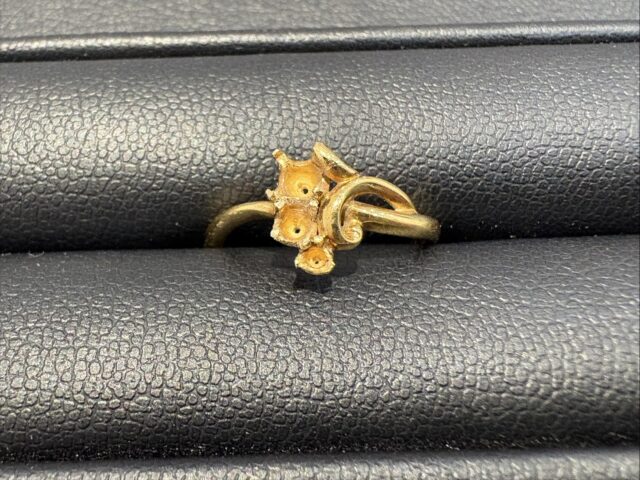 K18　金・貴金属　石の取れたリング